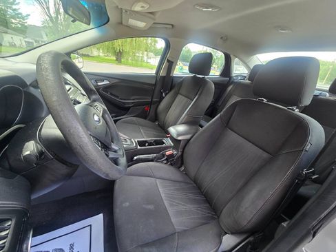Used 2017 Ford Focus SE FWD image 22