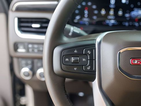 Used 2023 GMC Yukon SLT w/ SLT Luxury Package AWD/4WD image 17