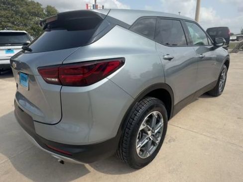 Used 2025 Chevrolet Blazer LT FWD image 8