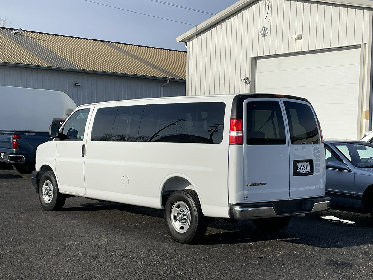 Used 2025 Chevrolet Express 3500 LT w/ LT Preferred Equipment Group RWD image 7