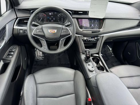 Certified 2025 Cadillac XT5 Premium Luxury FWD image 2