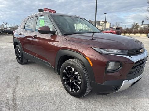Used 2022 Chevrolet TrailBlazer LT w/ Sun and Liftgate Package image 2