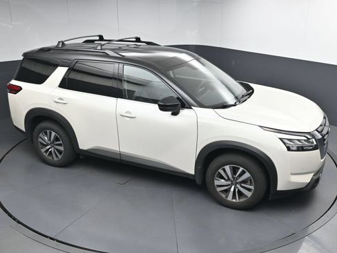 Used 2023 Nissan Pathfinder SL AWD/4WD image 33