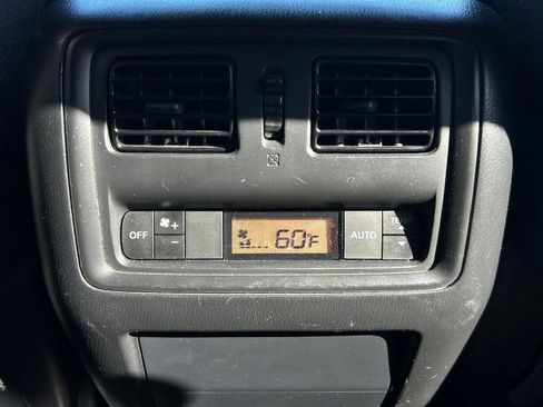 Used 2017 Nissan Pathfinder SV FWD image 10