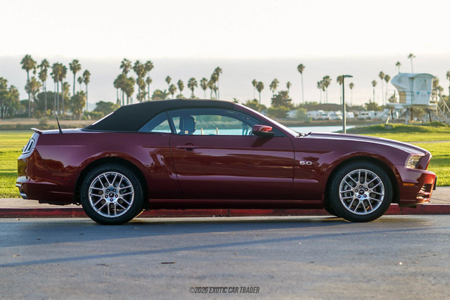 Used 2014 Ford Mustang GT Premium w/ Electronics Package RWD image 18