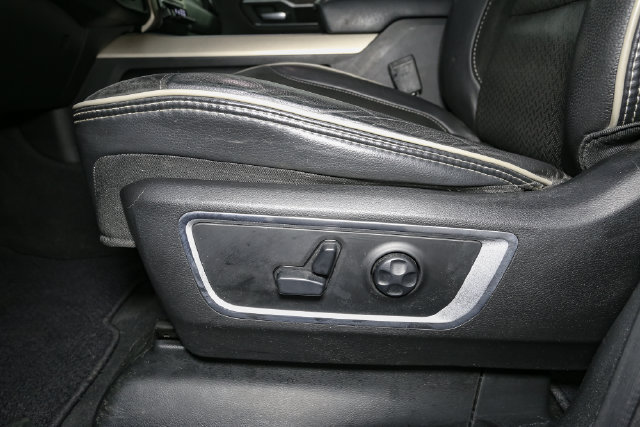 Used 2019 RAM 1500 Laramie AWD/4WD image 40
