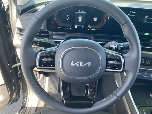 New 2026 Kia Carnival image 21