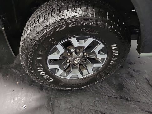 Used 2023 Toyota Tacoma TRD Off-Road w/ Technology Package AWD/4WD image 10