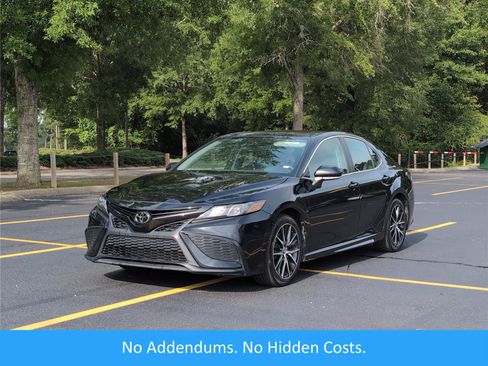 Used 2024 Toyota Camry SE FWD image 1