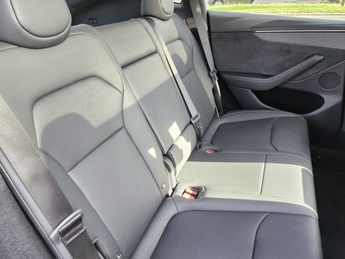 Used 2026 Tesla Model Y 2WD image 19