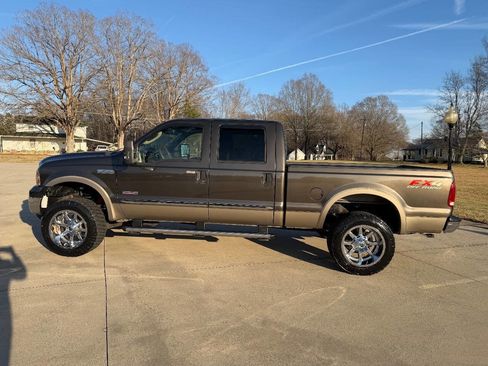 Used 2005 Ford F250 Lariat image 3