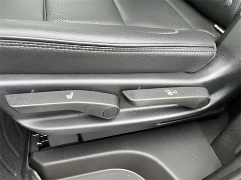 Used 2021 GMC Yukon Denali image 32