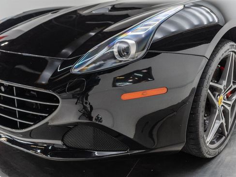 Used 2017 Ferrari California T RWD image 23