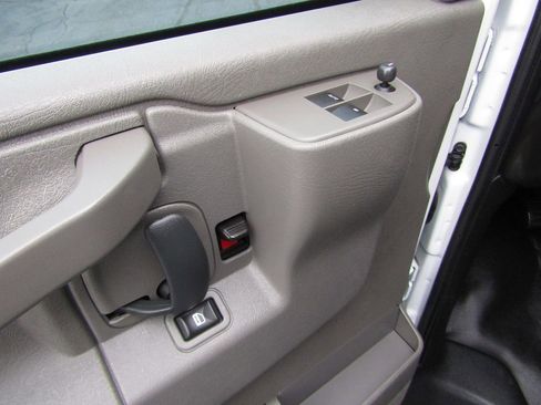 Used 2023 GMC Savana 3500 LS RWD image 20