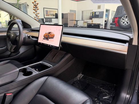 Used 2022 Tesla Model 3 Long Range AWD/4WD image 16