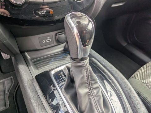 Used 2022 Nissan Rogue Sport SV FWD image 11