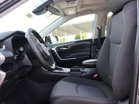 Used 2025 Toyota RAV4 XLE image 12