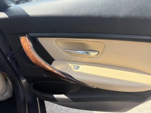 Used 2018 BMW 320i Sedan RWD image 25