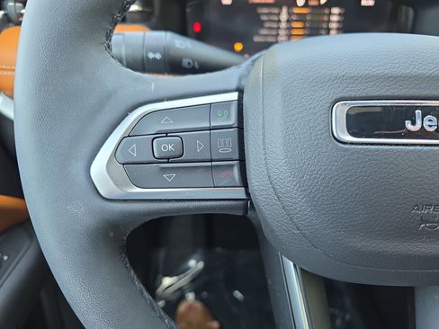 Used 2025 Jeep Compass Limited w/ Elite Group AWD/4WD image 15