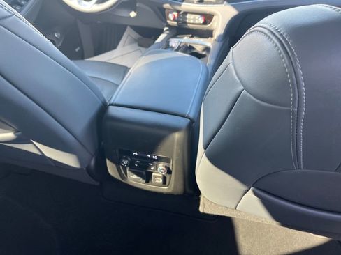 Used 2024 Buick Enclave Premium image 29
