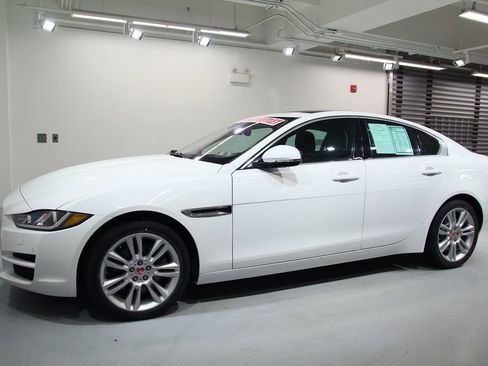 Used 2019 Jaguar XE Prestige AWD/4WD image 3