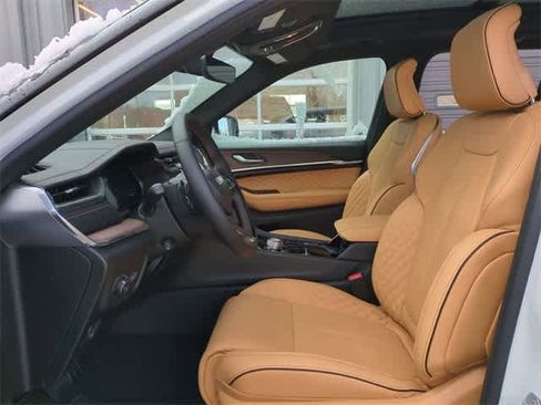 New 2025 Jeep Grand Cherokee Summit image 17
