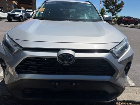Used 2022 Toyota RAV4 XLE Premium AWD/4WD image 26