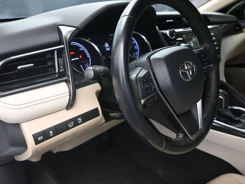 Used 2020 Toyota Camry XLE FWD image 12