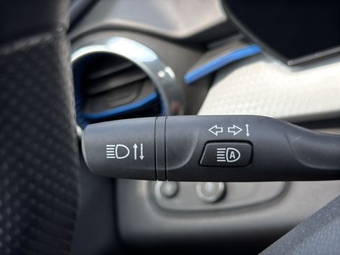 Used 2025 Chevrolet Trax LT FWD image 16