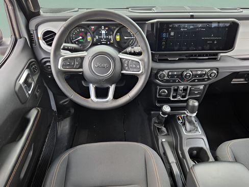 Used 2024 Jeep Wrangler Unlimited Sahara AWD/4WD image 17