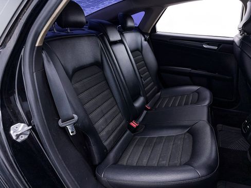 Used 2018 Ford Fusion SE w/ Equipment Group 201A image 32