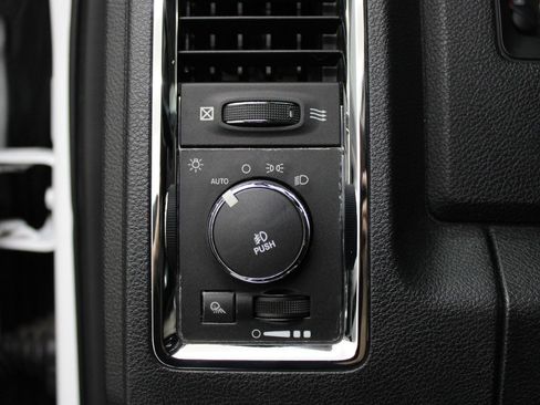 Used 2013 RAM 1500 Laramie w/ Convenience Group image 18