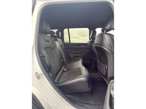 Used 2025 Jeep Grand Cherokee Altitude image 17