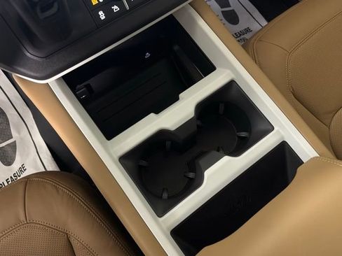 New 2025 Land Rover Defender 110 X-Dynamic SE image 40