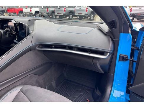 Used 2025 Chevrolet Corvette Stingray Premium Cpe w/ Z51 Performance Package RWD image 16