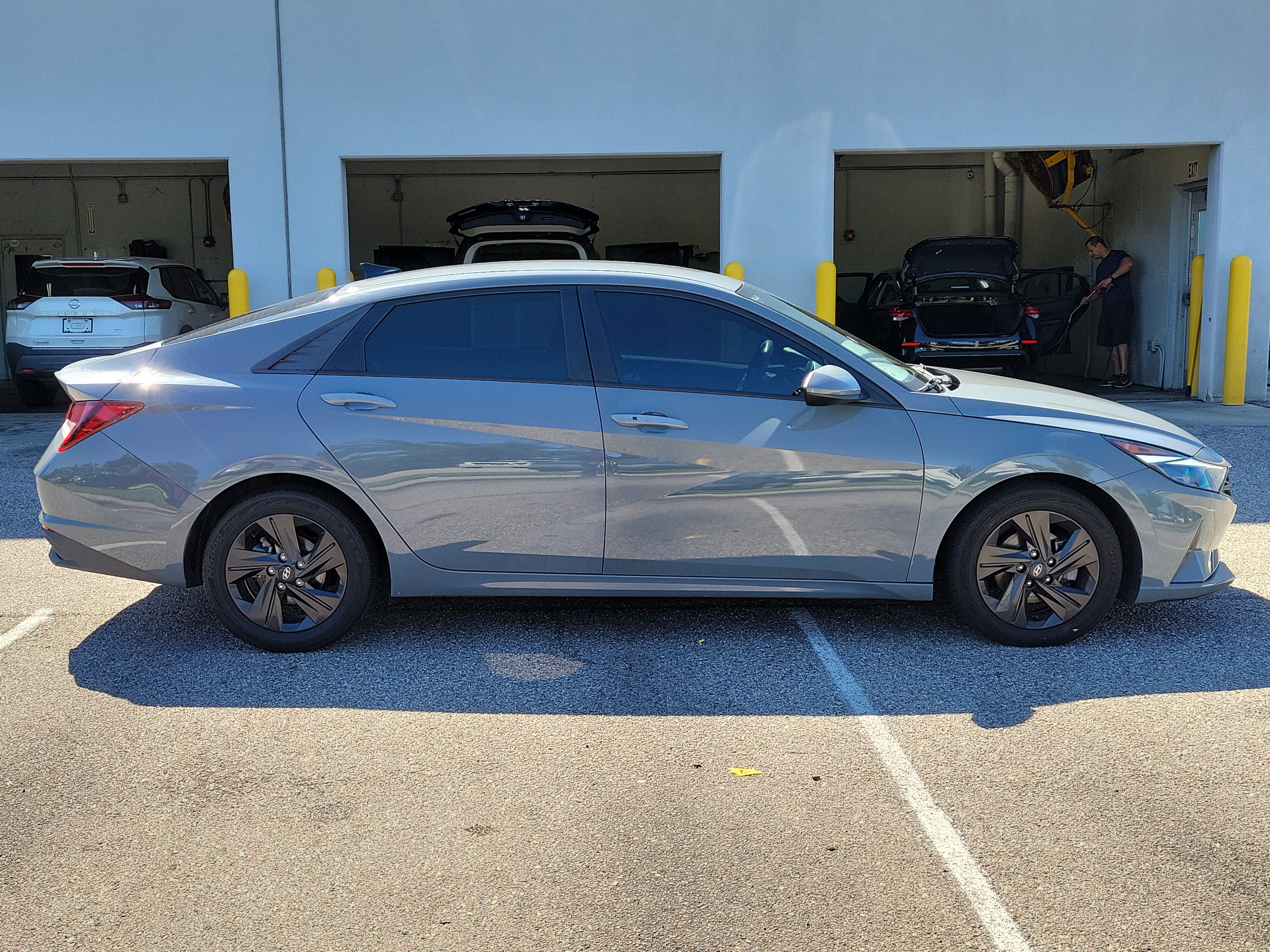 Used 2021 Hyundai Elantra SEL w/ Convenience Package FWD image 5