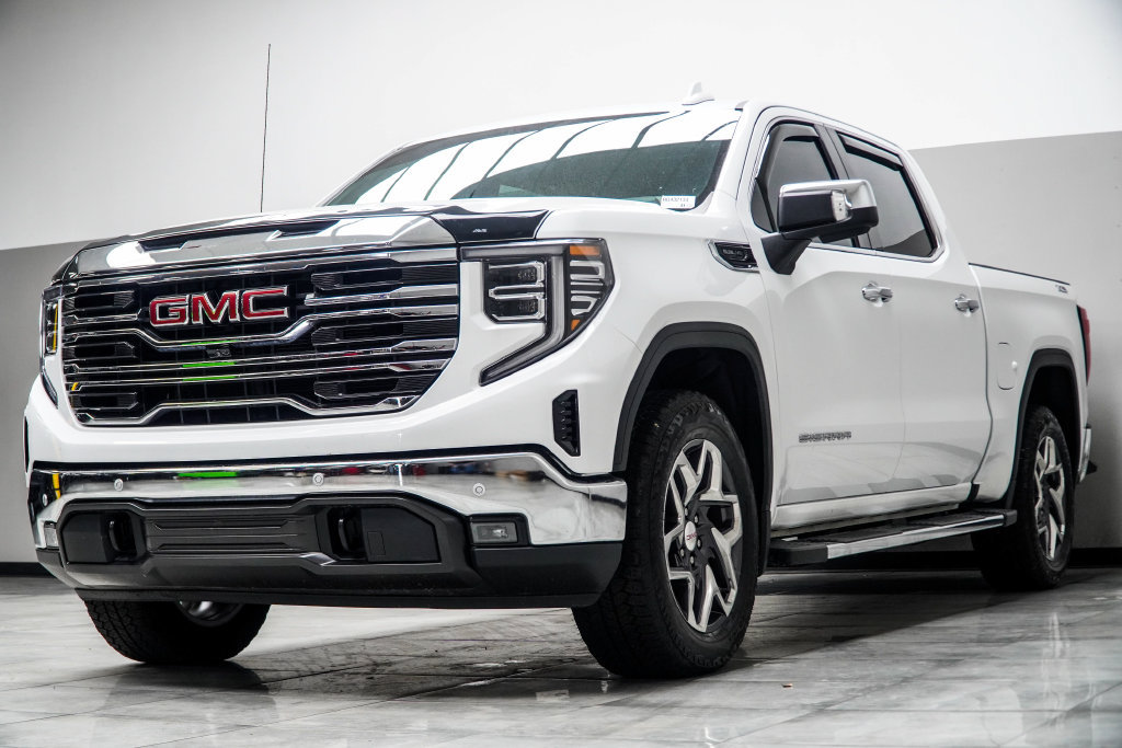 Used 2024 GMC Sierra 1500 SLT w/ SLT Premium Plus Package AWD/4WD image 11