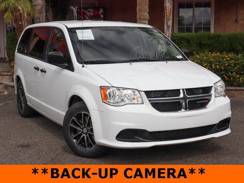 Used 2019 Dodge Grand Caravan SE image 2