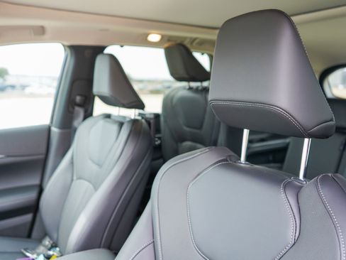 New 2026 INFINITI QX60 Luxe w/ Family Package image 9