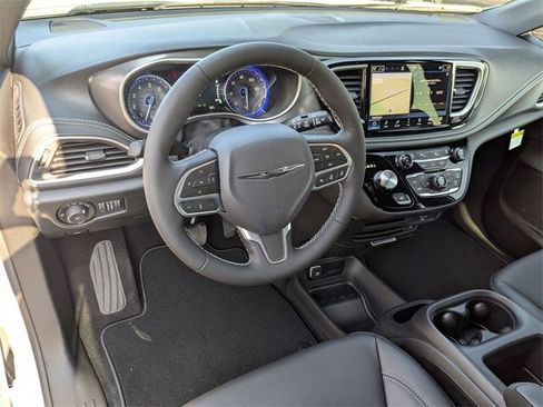 New 2026 Chrysler Pacifica Select image 15