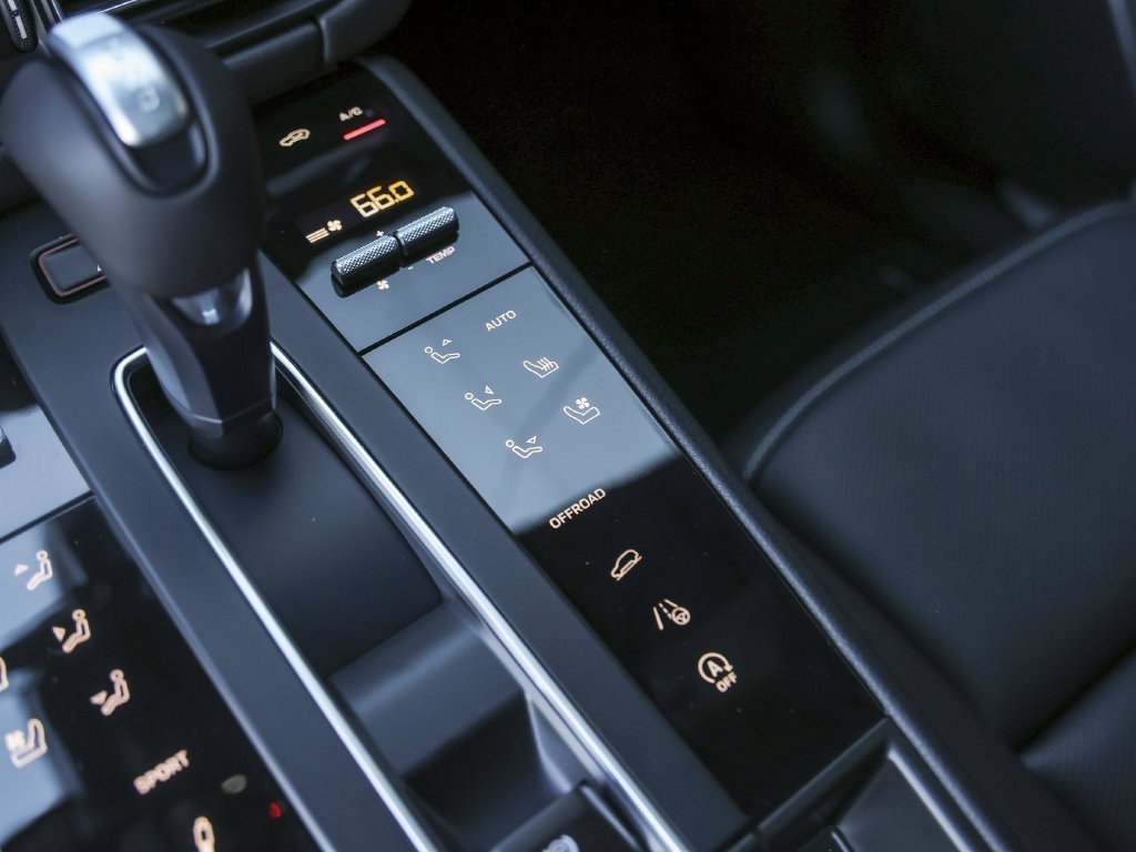 Certified 2026 Porsche Macan S AWD/4WD image 28