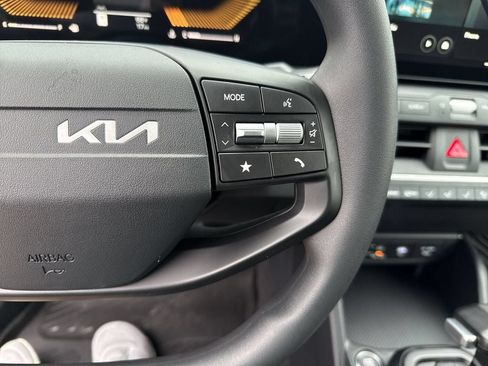 New 2026 Kia K4 FWD image 17