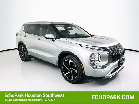 Used 2024 Mitsubishi Outlander SE image 1