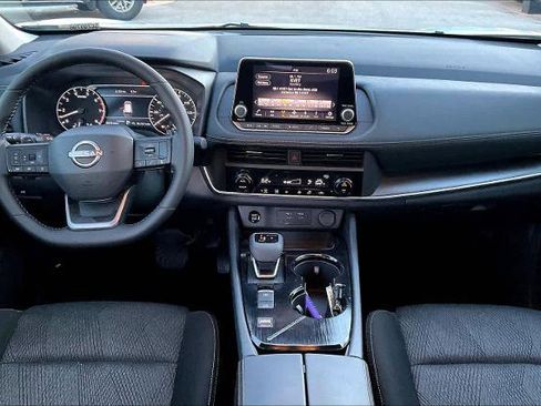 Certified 2025 Nissan Rogue SV image 14
