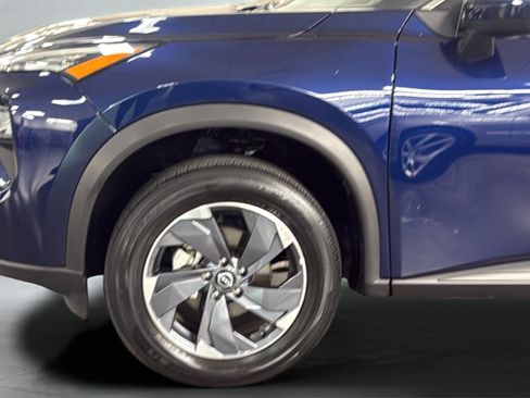 Used 2025 Nissan Rogue SV FWD image 9
