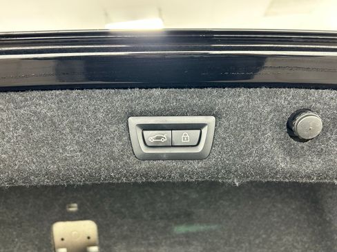 Used 2023 BMW 540i xDrive w/ M Sport Package image 39