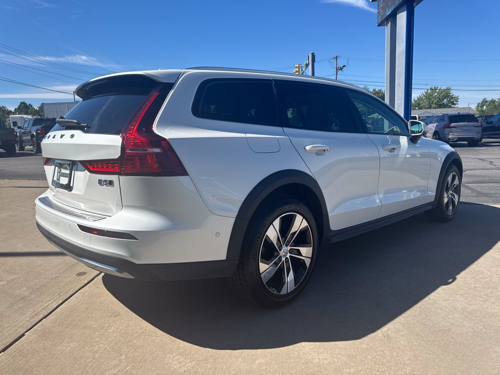 Used 2024 Volvo V60 B5 Cross Country Plus w/ Protection Package Premier AWD/4WD image 5