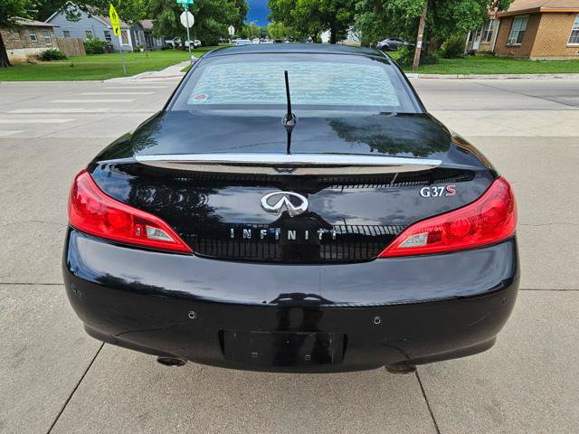 Used 2010 INFINITI G37 Convertible w/ Premium Pkg RWD image 4