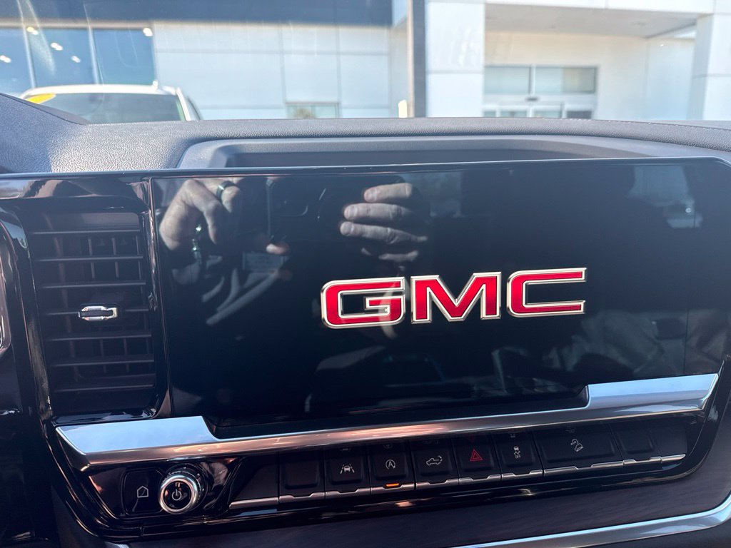 Used 2022 GMC Sierra 1500 SLT w/ SLT Convenience Package AWD/4WD image 6