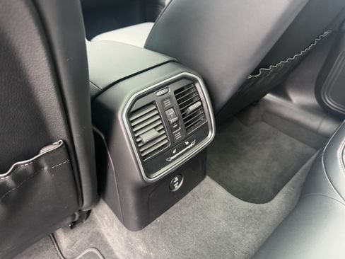 Certified 2023 Porsche Macan AWD/4WD image 25